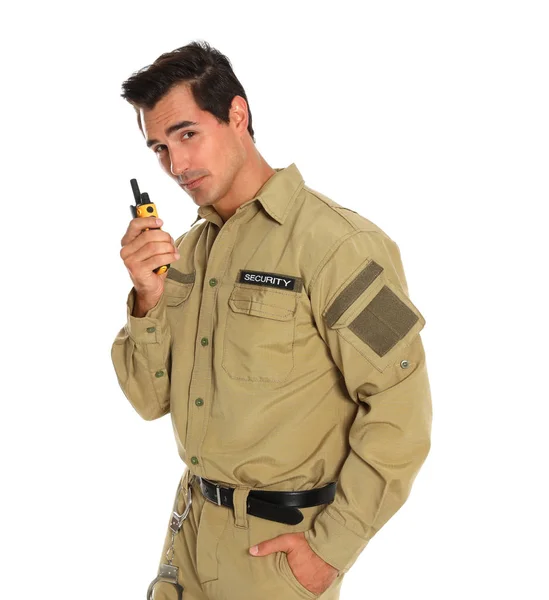 Protetor de segurança masculino em uniforme usando transmissor de rádio portátil em fundo branco — Fotografia de Stock