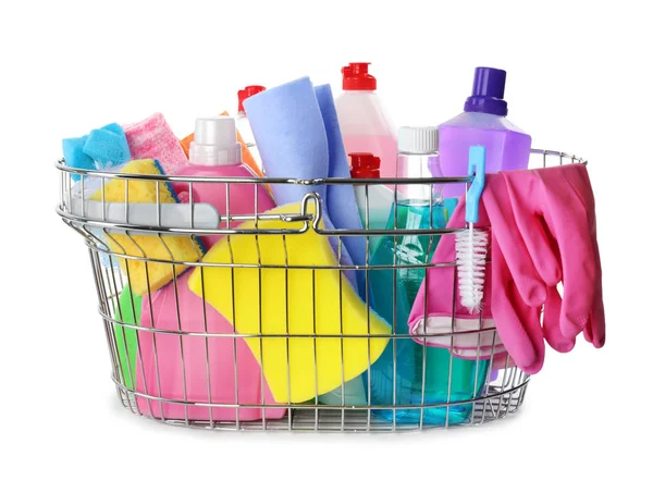 Cesta de compras de metal con diferentes productos químicos para el hogar sobre fondo blanco — Foto de Stock