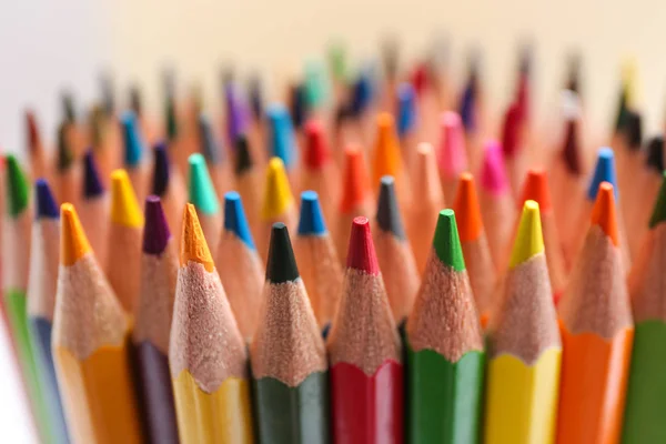 Lápices de diferentes colores como fondo, vista de primer plano — Foto de Stock