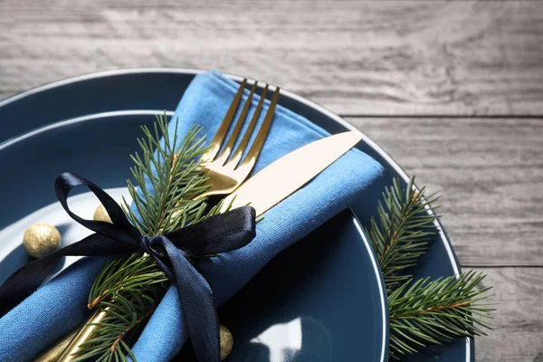 Juldukning på grå trä bakgrund, närbild — Stockfoto