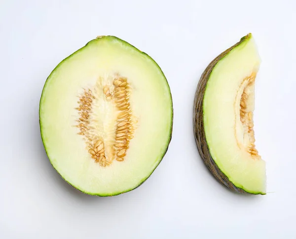 Reife leckere Melonen auf weißem Hintergrund, Draufsicht — Stockfoto