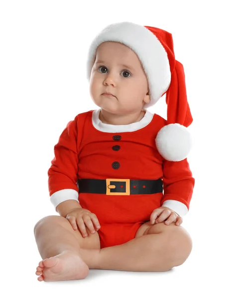 Мила маленька дитина в святковому різдвяному костюмі на білому тлі — стокове фото