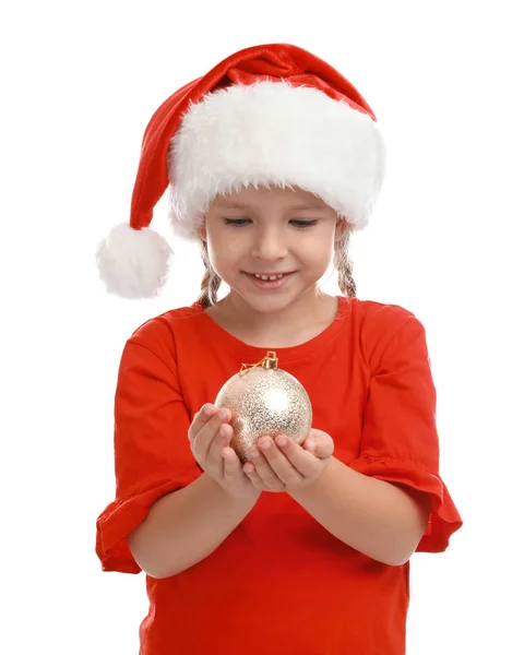 Симпатична маленька дитина в капелюсі Санта з різдвяною прикрасою на білому тлі — стокове фото