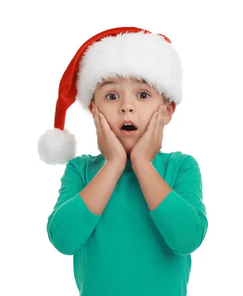 Criança pequena emocional usando chapéu de Papai Noel no fundo branco. Natal feriado — Fotografia de Stock