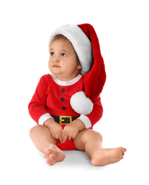 Мила маленька дитина в святковому різдвяному костюмі на білому тлі — стокове фото