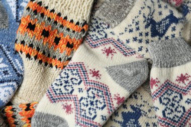 Arka plan olarak farklı örme yünlü çorap, closeup