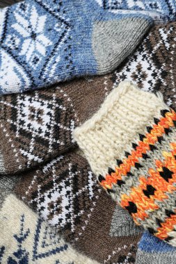 Arka plan olarak farklı örme yünlü çorap, closeup