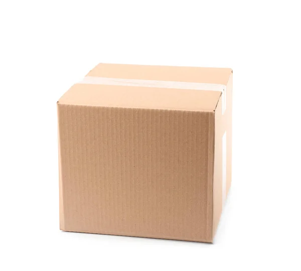 Beyaz arka plan üzerinde kapalı karton kutu. Tasarım için mockup — Stok fotoğraf