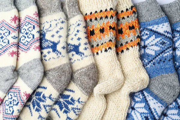 Arka plan olarak farklı örme yünlü çorap, üst görünüm