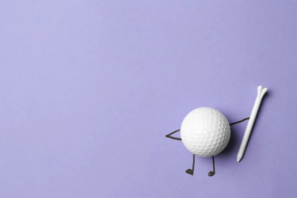 Palla bianca come giocatore di golf su sfondo lilla - immagine creativa. Vista dall'alto — Foto Stock