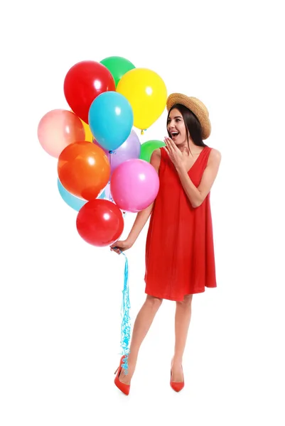 Emocional joven mujer sosteniendo racimo de globos de colores sobre fondo blanco — Foto de Stock