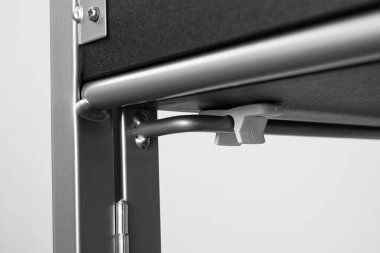 Hafif arka planda raf ünitesi, yakın çekim görünümü