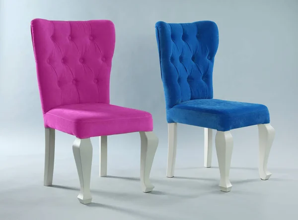 Elegantes sillas sobre fondo gris claro. Elemento de diseño de interiores — Foto de Stock