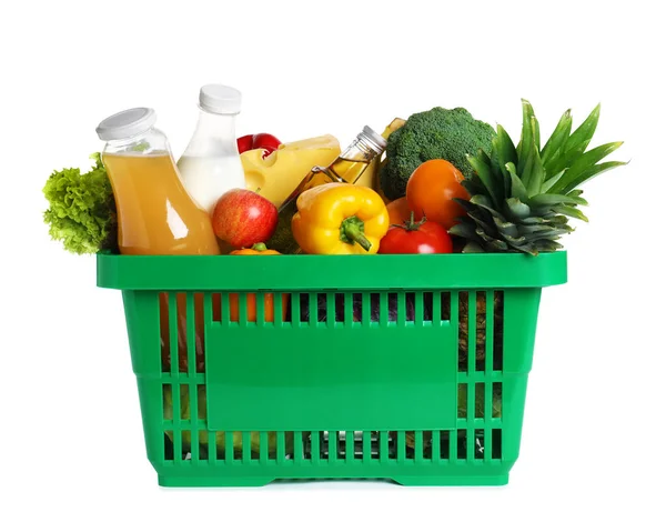 Nákupní košík s potravinami produkty na bílém pozadí — Stock fotografie