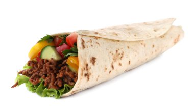 Lezzetli et tortilla sarması beyaza izole edilmiş.