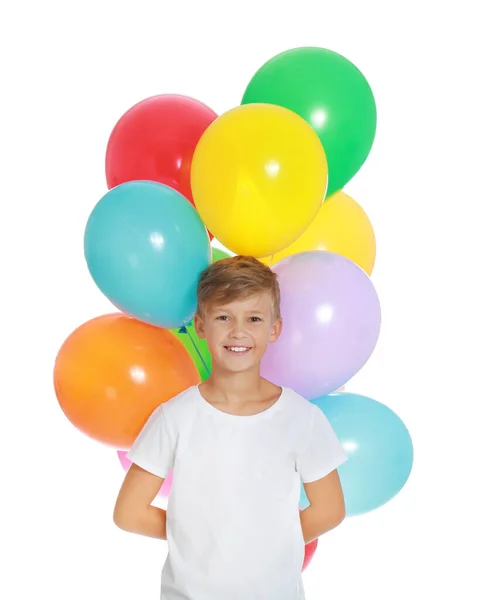 Little Boy Holding gäng färgglada ballonger på vit bakgrund — Stockfoto