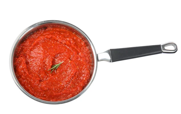 Heerlijke tomatensaus in pan geïsoleerd op wit, bovenaanzicht — Stockfoto