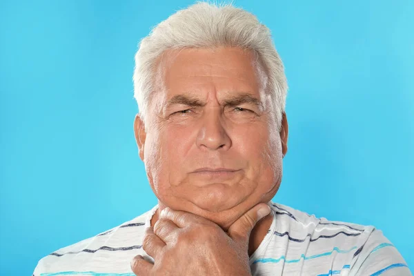 Mature man with double chin on blue background — Stock Photo, Image