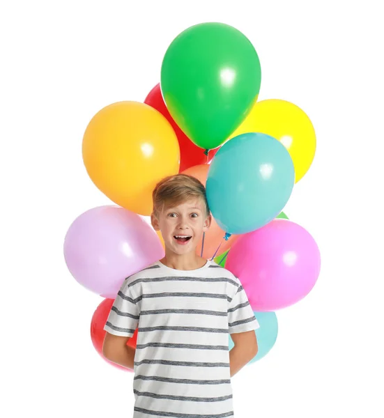 Emocional niño sosteniendo racimo de globos de colores sobre fondo blanco — Foto de Stock