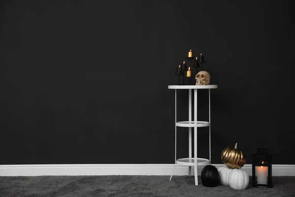 Halloween dekorace v místnosti, prostor pro text. Nápad na slavnostní interiér — Stock fotografie