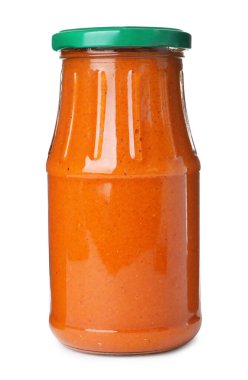 Kabak turşulu cam kavanoz beyaza saçılmış.