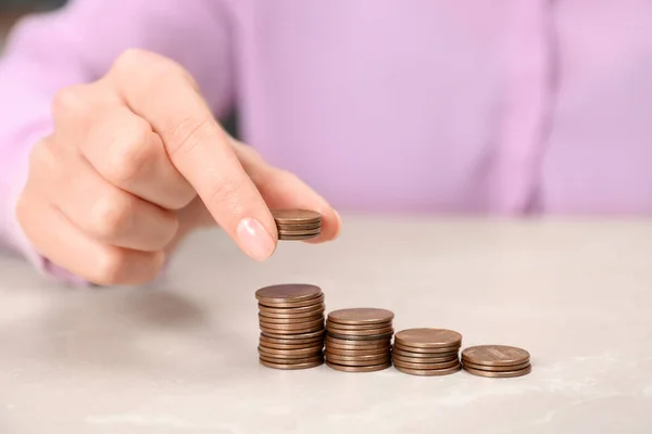 Woman counting coins at light table, closeup — Stock Photo, Image