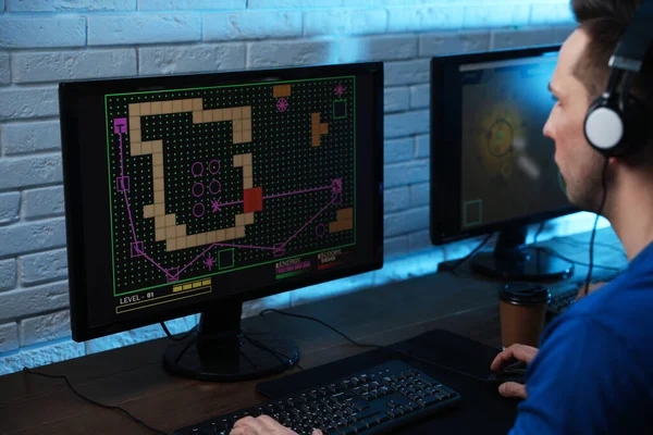 Young man playing video games on computer indoors. Esports tournament — Stock Photo, Image