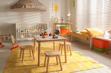 Rahat beşik ile rahat bebek odası iç