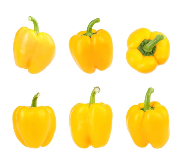 Conjunto de pimentas amarelas frescas no fundo branco — Fotografia de Stock