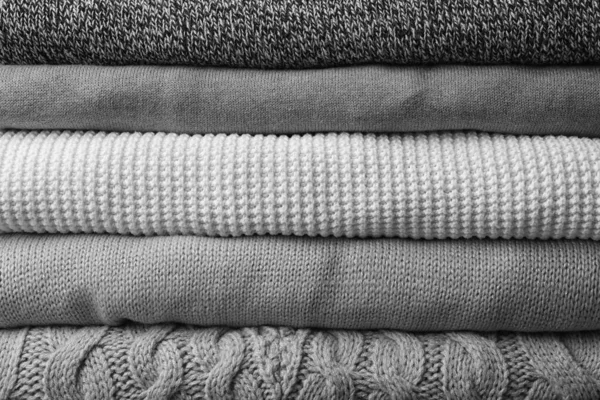 Stapel warme kleren als achtergrond, close-up. Herfstseizoen — Stockfoto