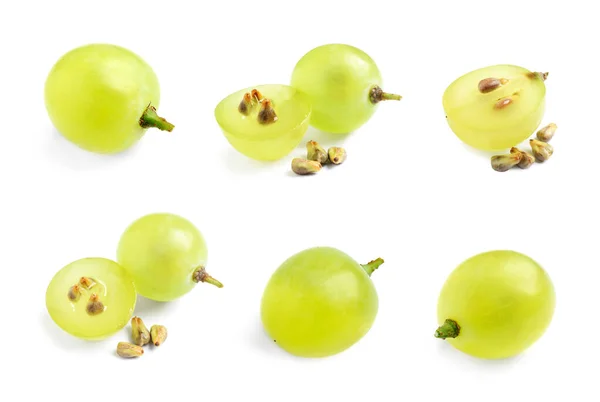 Conjunto de uvas maduras frescas sobre fundo branco — Fotografia de Stock