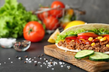 Et ve sebzeli nefis tortilla. Metin için boşluk