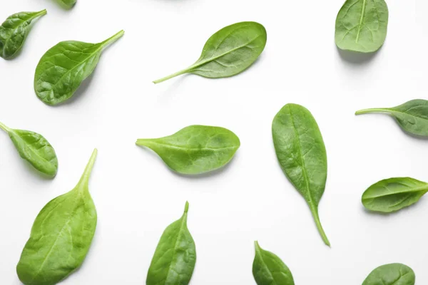 Fresh green healthy spinach leaves on white background, top view — Stock Photo, Image