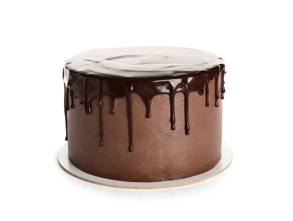 Bolo de chocolate acabado de fazer delicioso no fundo branco — Fotografia de Stock