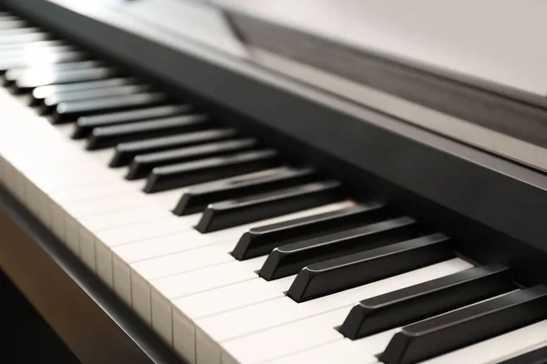 现代钢琴，黑白键，特写 — 图库照片