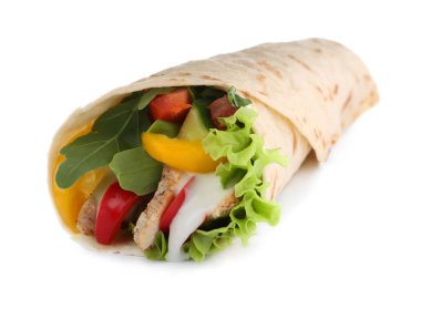 Lezzetli et tortilla sarması beyaza izole edilmiş.