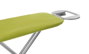 Beyaz arka planda modern boş Ütü tahtası