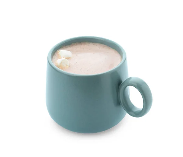 Deliciosa bebida de cacau com marshmallows em copo azul no fundo branco — Fotografia de Stock
