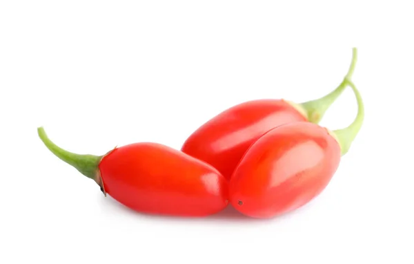 Verse goji bessen op witte achtergrond. Gezonde supervoeding — Stockfoto