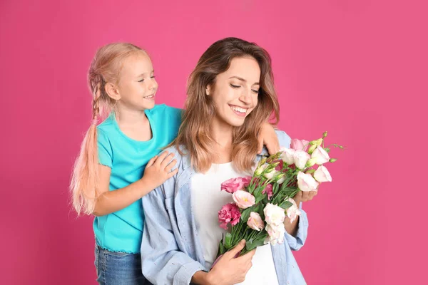 Little daughter congratulating her mom on pink background. Happy Mother's Day — Stock Photo, Image