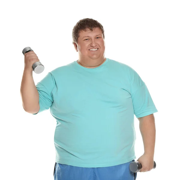 Hombre con sobrepeso y mancuernas sobre fondo blanco — Foto de Stock