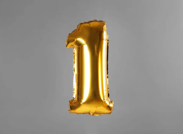 Golden number one balloon on grey background — Stock Photo, Image
