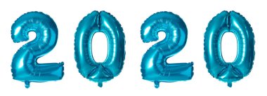 Beyaz arkaplanda mavi folyo 2020 balon