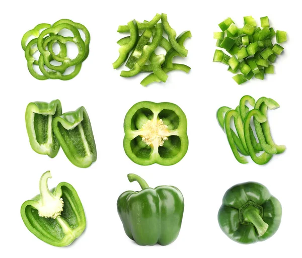 Set di peperoni verdi freschi maturi su sfondo bianco — Foto Stock