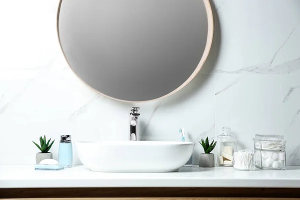 Cotton swabs and other hygiene products on countertop in bathroom — Stock Photo, Image