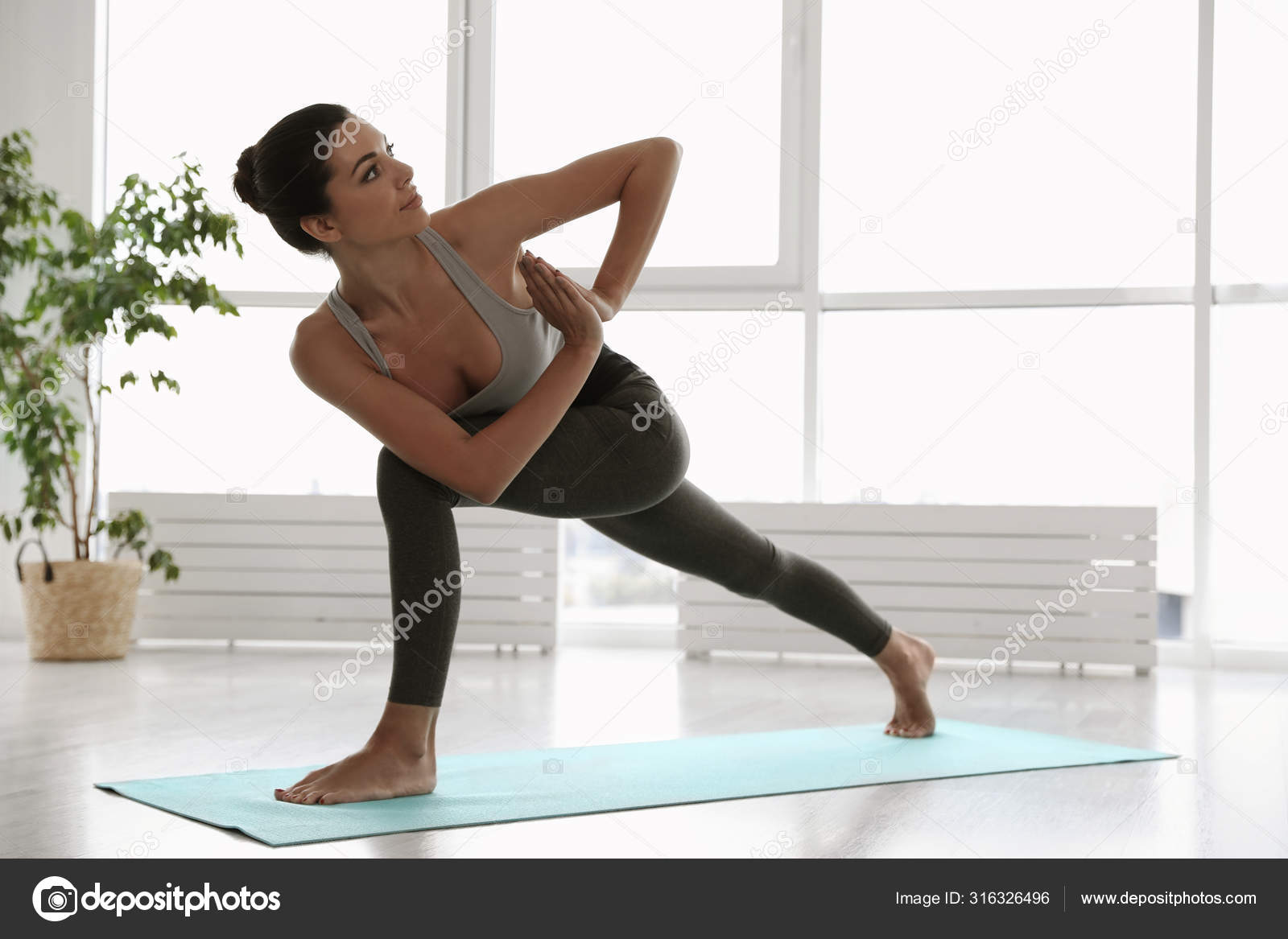 Badha Anjaneyasana – Bound Low lunge pose - YOGEA | Innovative Yoga