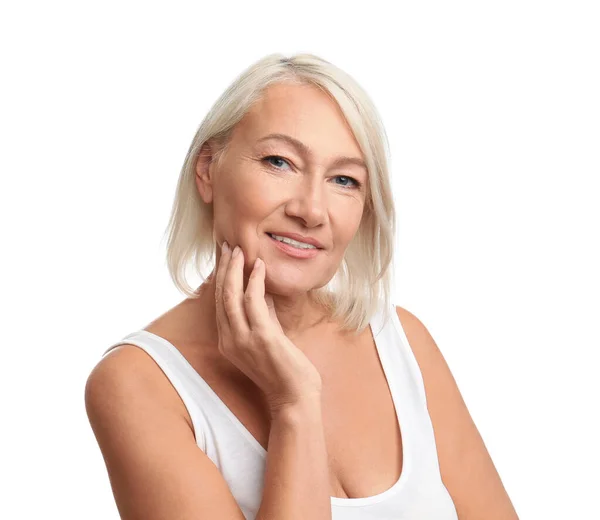 Volwassen vrouw met mooi gezicht op witte achtergrond — Stockfoto