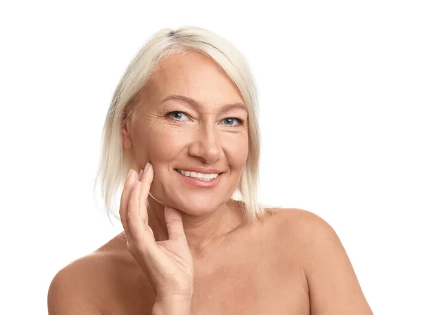 Mujer madura con cara hermosa sobre fondo blanco —  Fotos de Stock