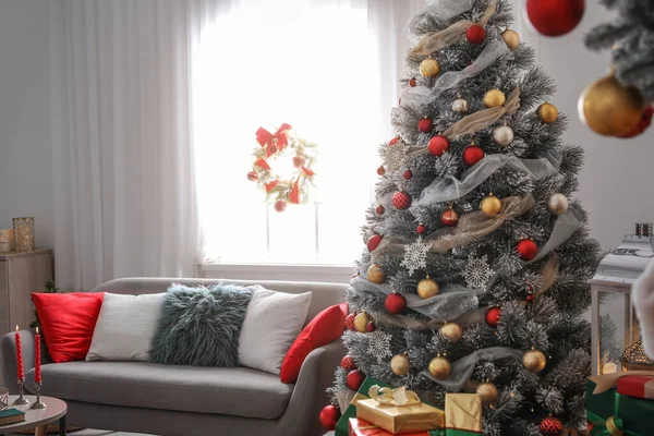 Beautiful living room interior with decorated Christmas tree — Stock Photo, Image