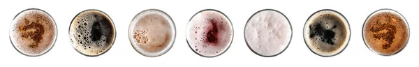 Комплект Бокалами Холодного Вкусного Пива Белом Фоне Вид Сверху Баннерный — стоковое фото